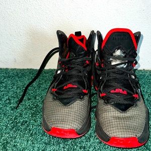 Nike Lebron 19 youth size 5.5
